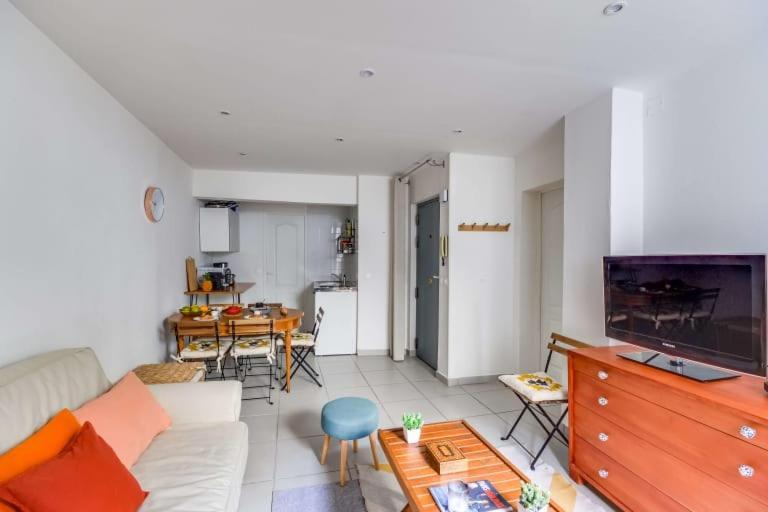 Guestready - Bel Apt A 6 Min Du Metro Gare Du Nord Париж Екстериор снимка